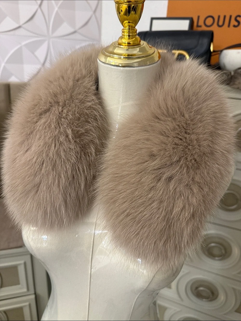 Saga furs thick pelts clip on collar